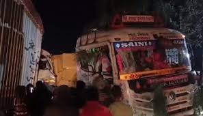 Photo of West Bengal- भारी मात्रा में मादक पदार्थ के साथ ट्रक चालक गिरफ्तार