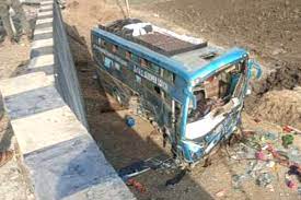 Photo of Rajgarh- ओवर ब्रिज से गिरी यात्री बस, दो की मौत, 40 से अधिक घायल