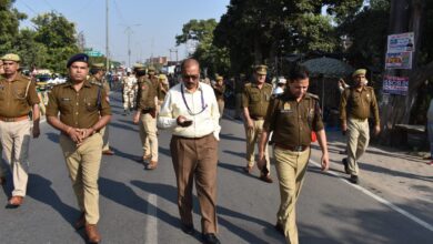 Photo of UP NEWS -थाना मंझनपुर पुलिस ने पैरामिलिट्री फोर्स व भारी पुलिस बल के साथ एरिया डोमिनेशन किया