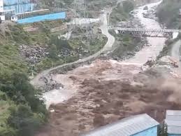 Photo of Uttarakhand News- हिमाचल में पांच जगह बादल फटे, घर-गाड़ियां और सेब बगीचे बहे, मणिमहेश में फंसे छह हजार यात्री घर रवाना