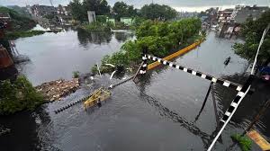 Photo of Flood Warning Punjab: अगर पंजाब में बारिश नहीं रुकती तो सतलुज का पानी जालंधर और लुधियाना को बहा ले जाएगा