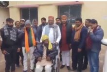 Photo of BJP MLA wheelchair viral video : बीजेपी विधायक की ‘चमत्कारी’ व्हीलचेयर! दिव्यांग को मिली कुर्सी, बैठते ही पैरों पर खड़ा हुआ युवक