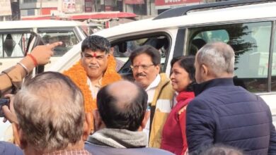 Photo of Pandit Udaybhan Karwariya: ट्रेजरी चौराहे पर पंडित उदयभान करवरिया का भव्य स्वागत एवं अभिनंदन